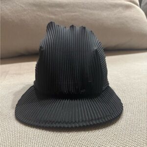 Issey miyake pleats please hat NWT